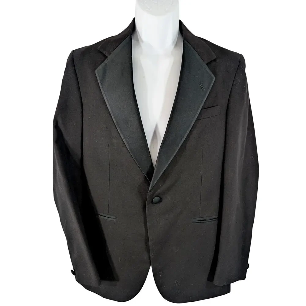 BARRY! LUXE BLACK SATIN LAPEL, ONE BUTTON FRONT TUXEDO JACKET! SIZE 38R